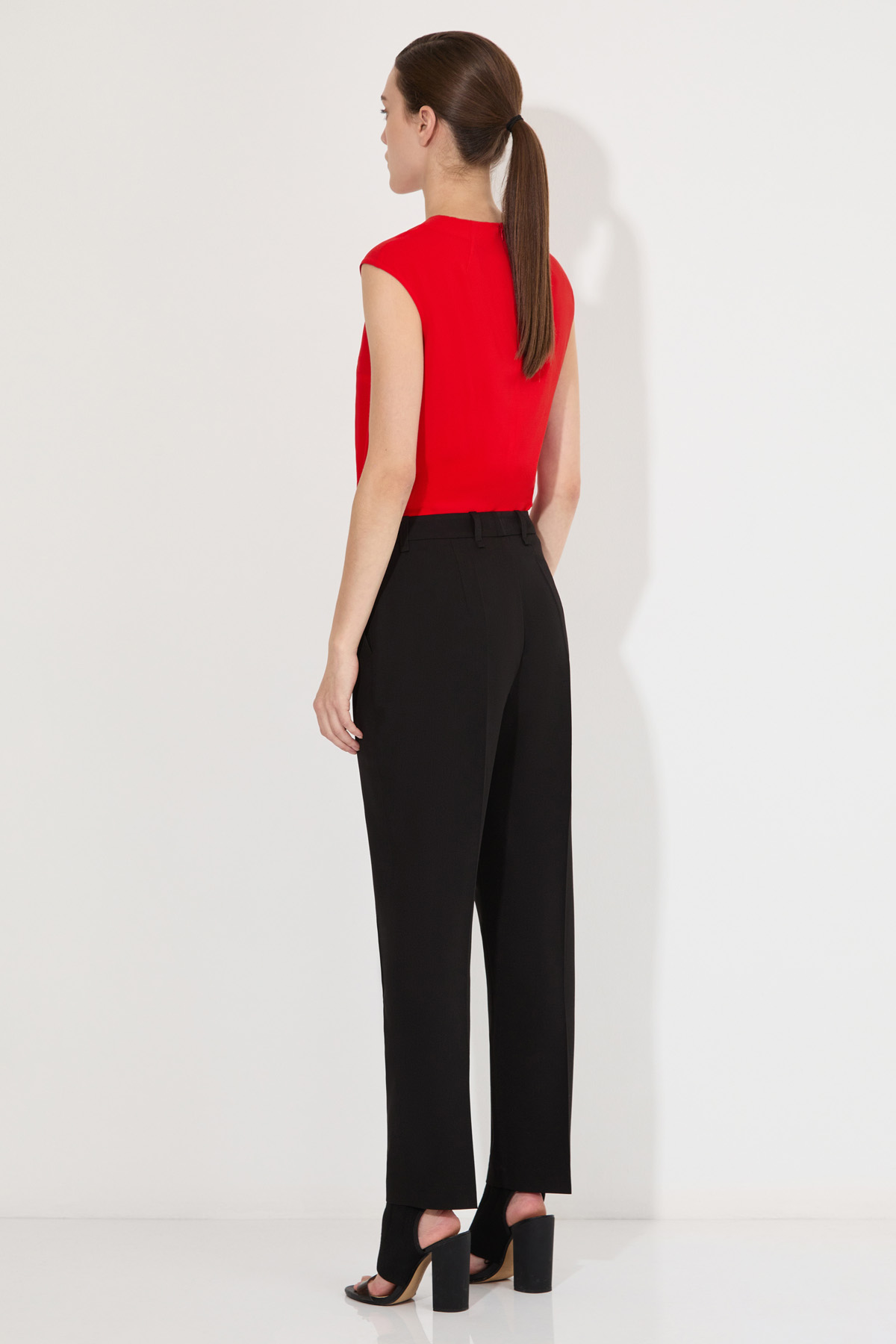 Базовые брюки VASSA&Co, пол female, цвет Black