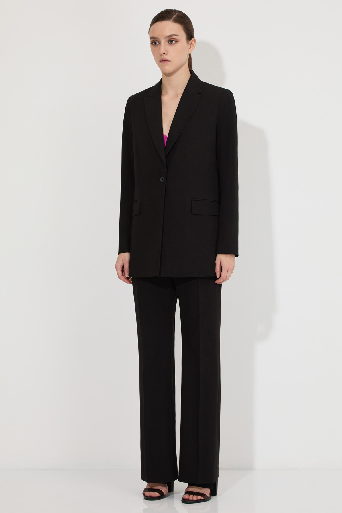 Брюки VASSA&Co, пол женский, цвет черный