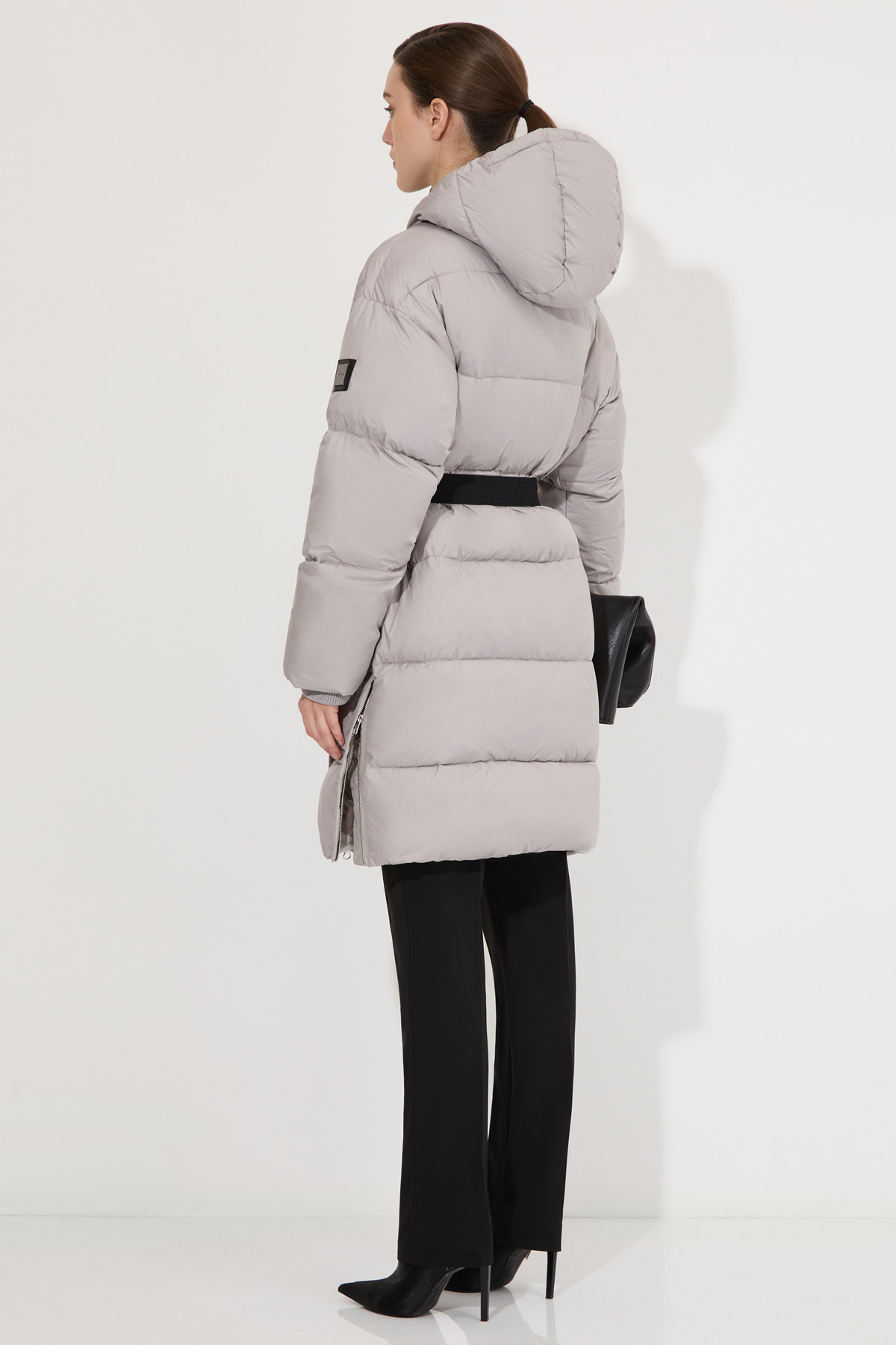 Пуховик VASSA&Co, пол женский, цвет коричневый