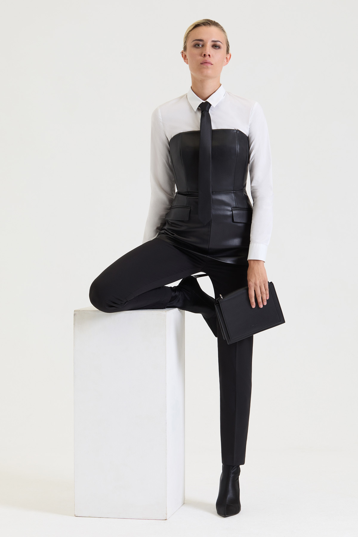 Жилет-корсет VASSA&Co, пол женский, цвет черный