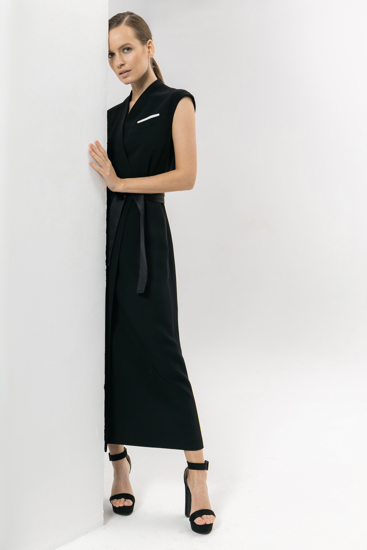 Платье на запах в стиле кимоно VASSA&Co, пол женский, цвет черный