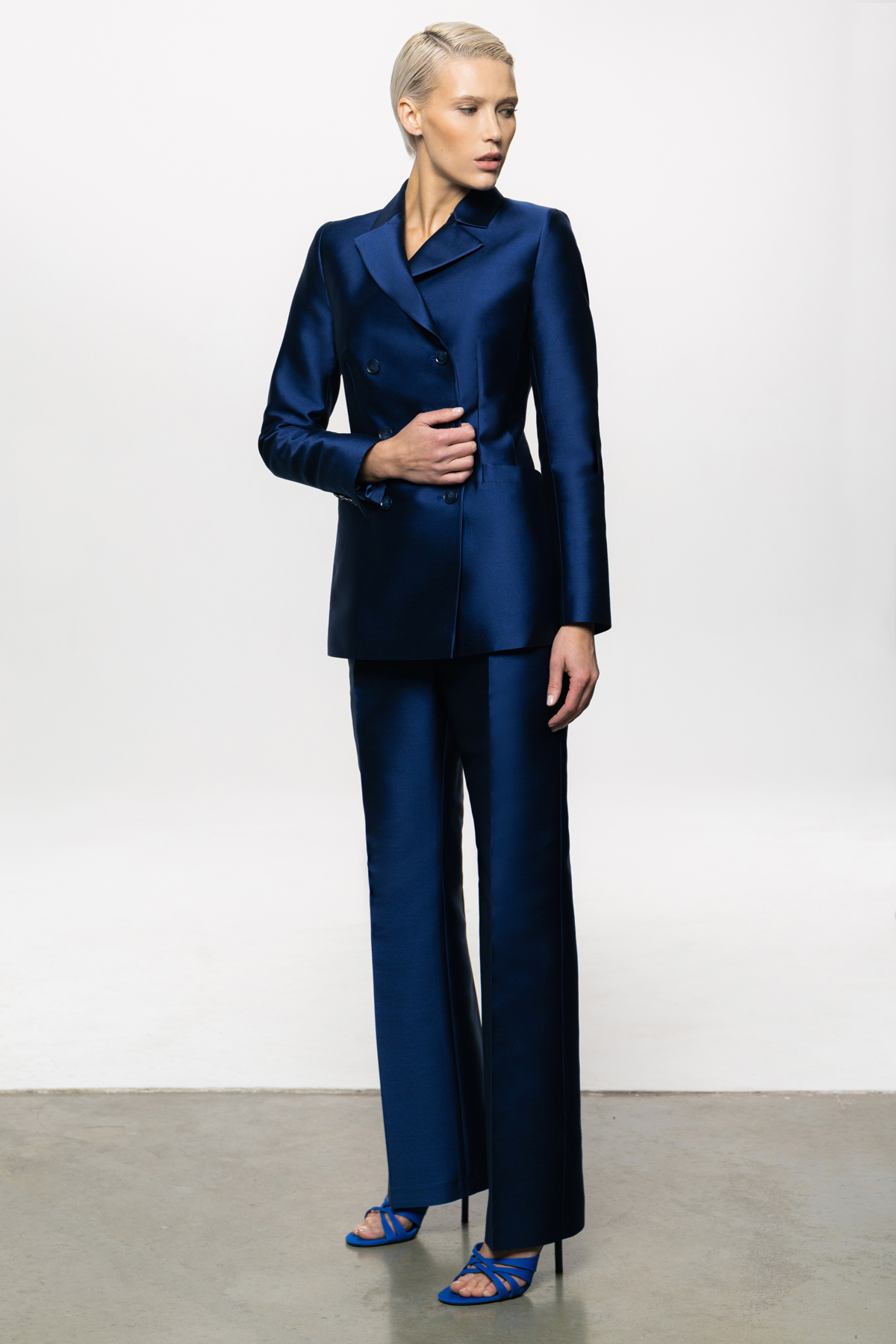 Двубортный жакет из шелка VASSA&Co, пол женский, цвет синий, фото №6