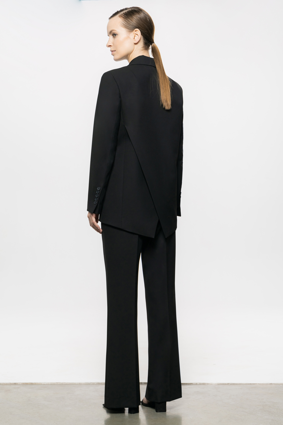 Жакет с разрезом VASSA&Co, пол женский, цвет черный