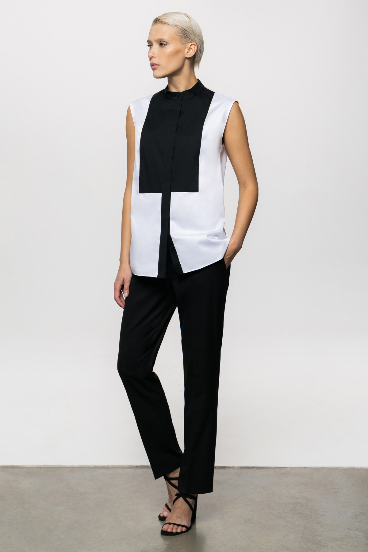 Блузка с контрастной вставкой VASSA&Co, пол женский, цвет белый