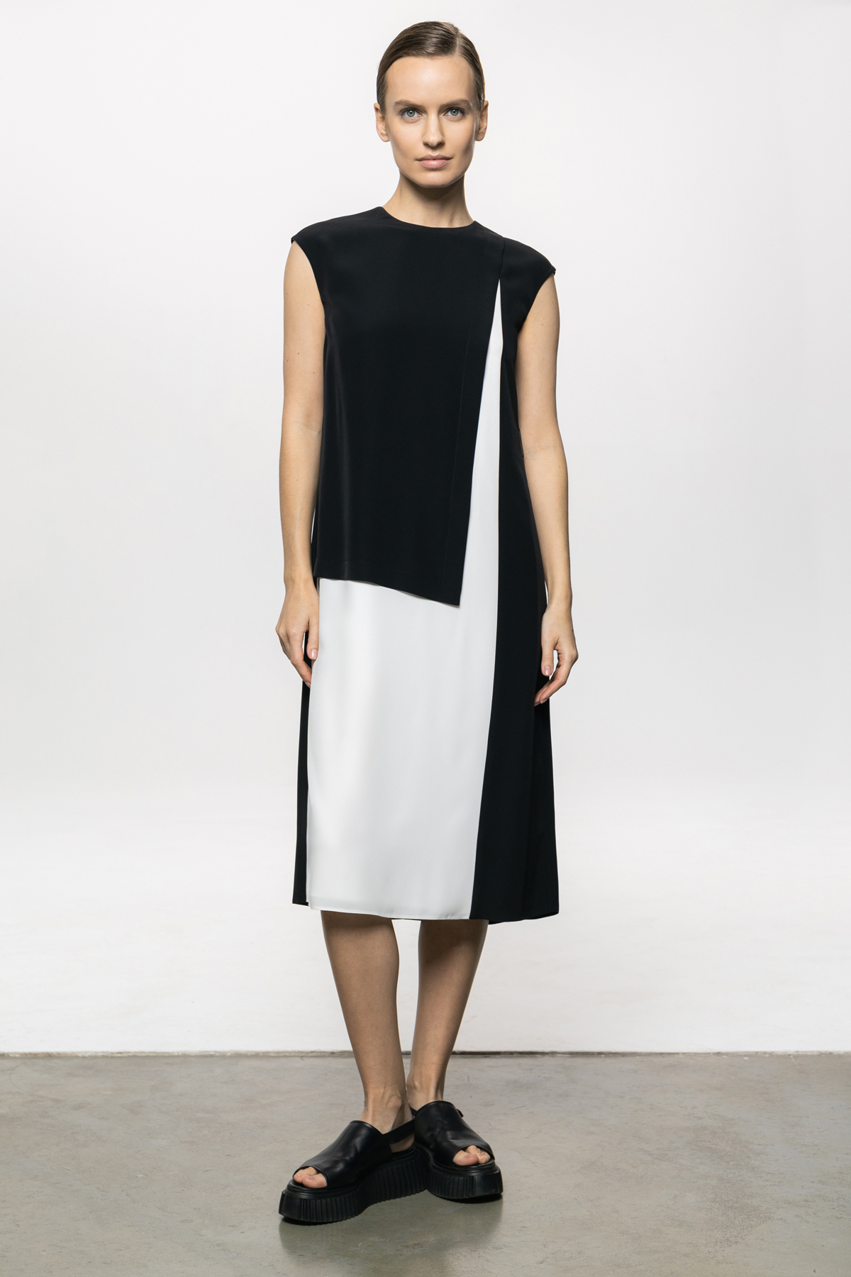 Дизайнерское платье с контрастной деталью VASSA&Co, пол женский, цвет черный
