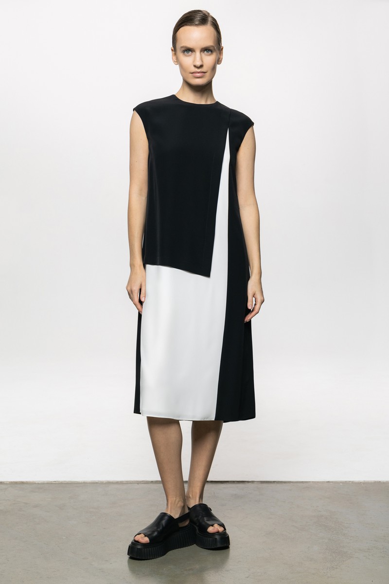Дизайнерское платье с контрастной деталью VASSA&Co, пол женский, цвет черный, фото №2