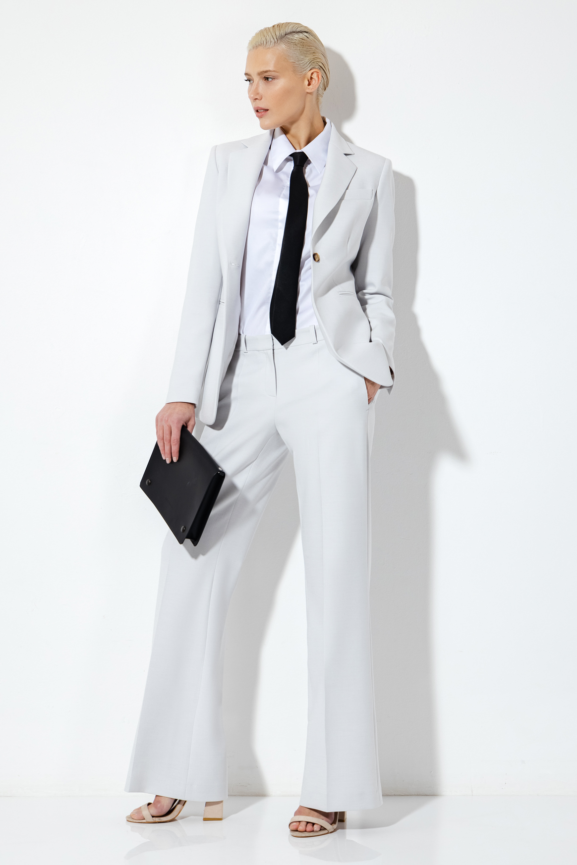 Приталенный жакет в белом цвете VASSA&Co, пол женский, цвет белый