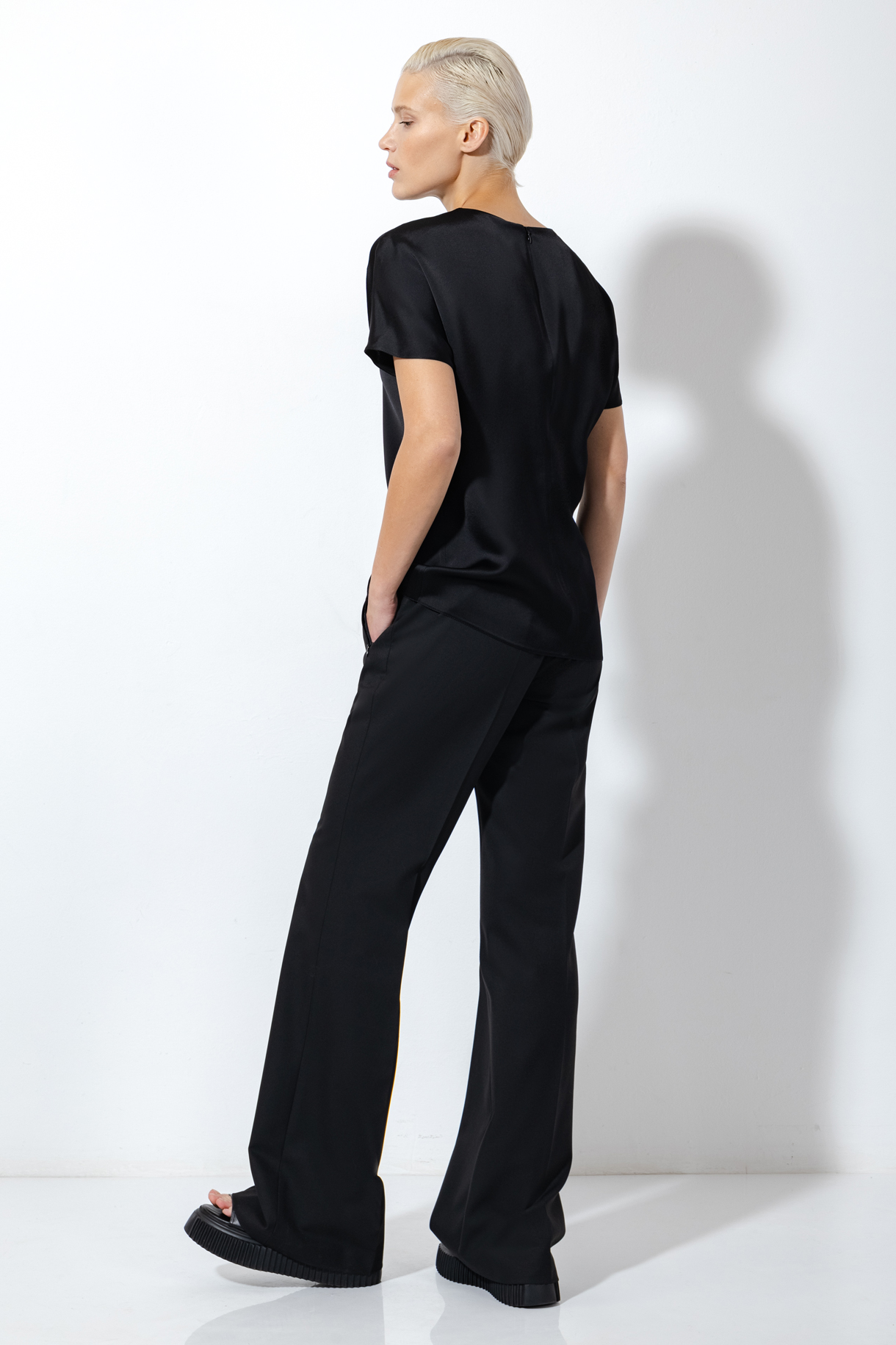 Базовая блузка VASSA&Co, пол женский, цвет черный