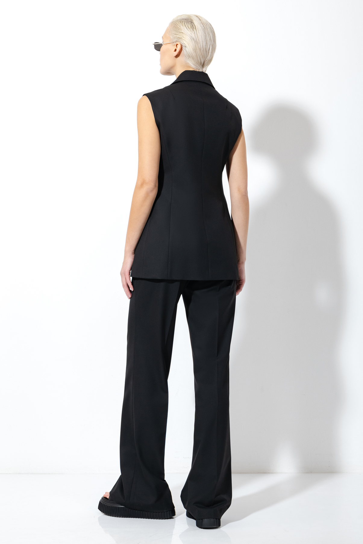 Жилет с V-образным вырезом VASSA&Co, пол женский, цвет черный