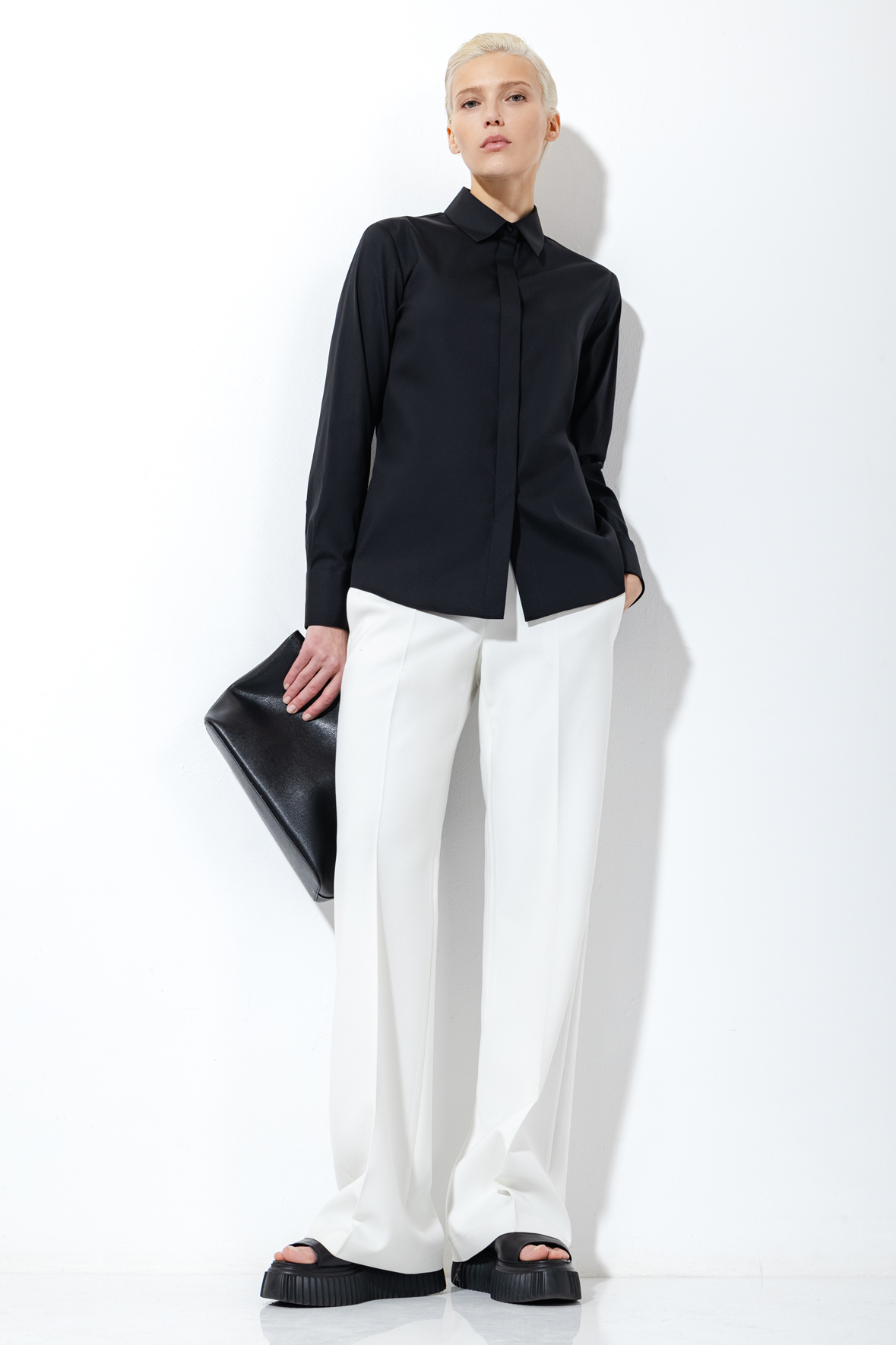 Базовая рубашка в черном цвете VASSA&Co, пол женский, цвет черный