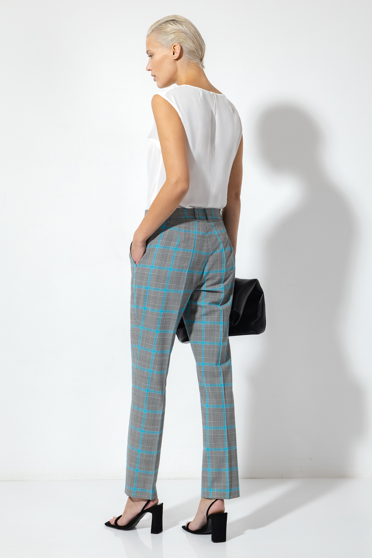 Прямые брюки в клетку VASSA&Co, пол женский, цвет голубой