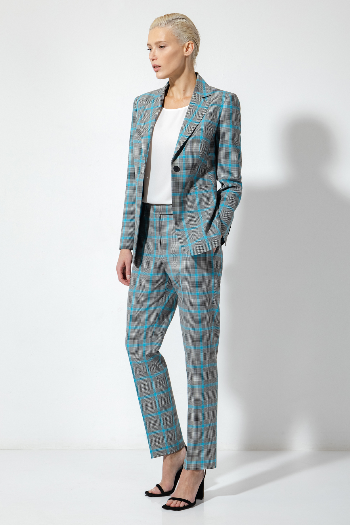 Прямые брюки в клетку VASSA&Co, пол женский, цвет голубой