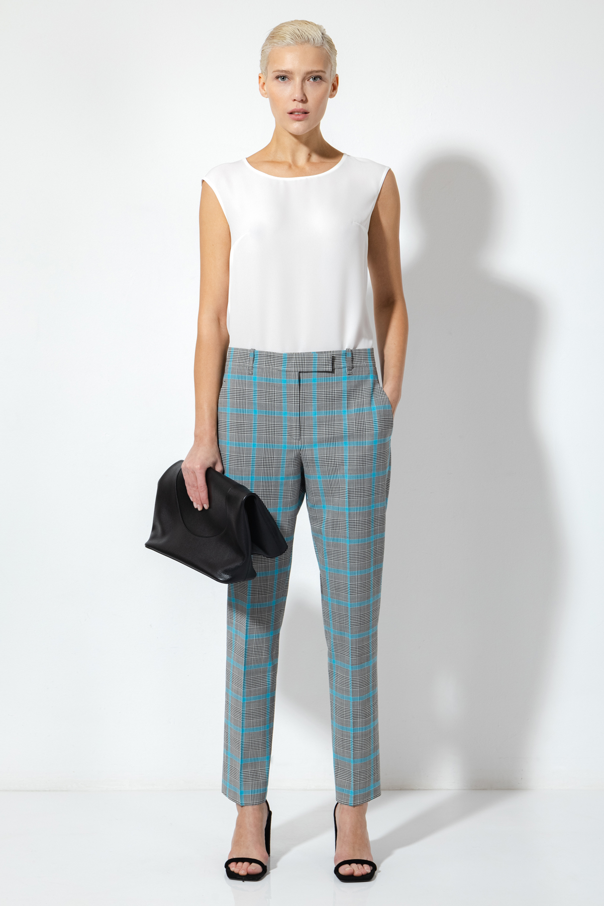 Прямые брюки в клетку VASSA&Co, пол женский, цвет голубой