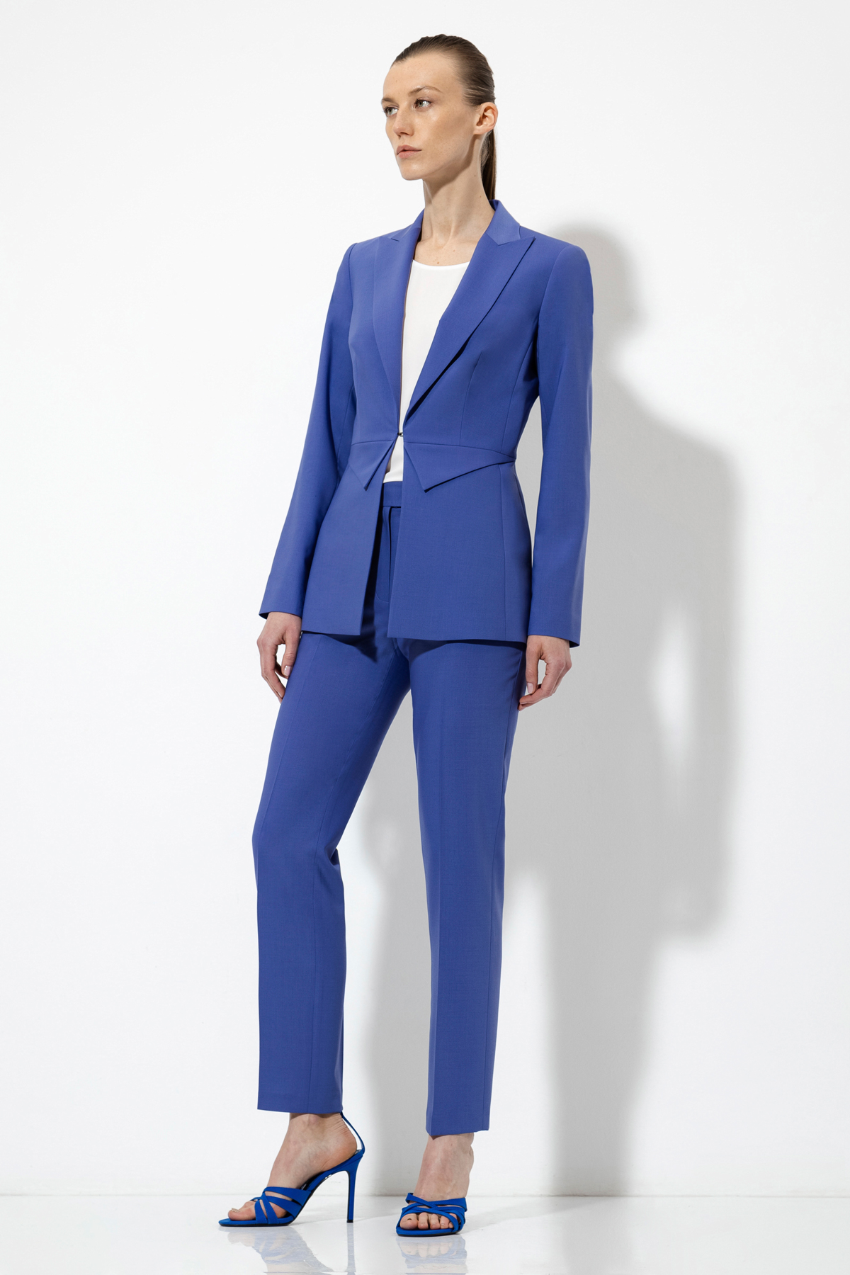 Приталенный жакет VASSA&Co, пол female, цвет violet