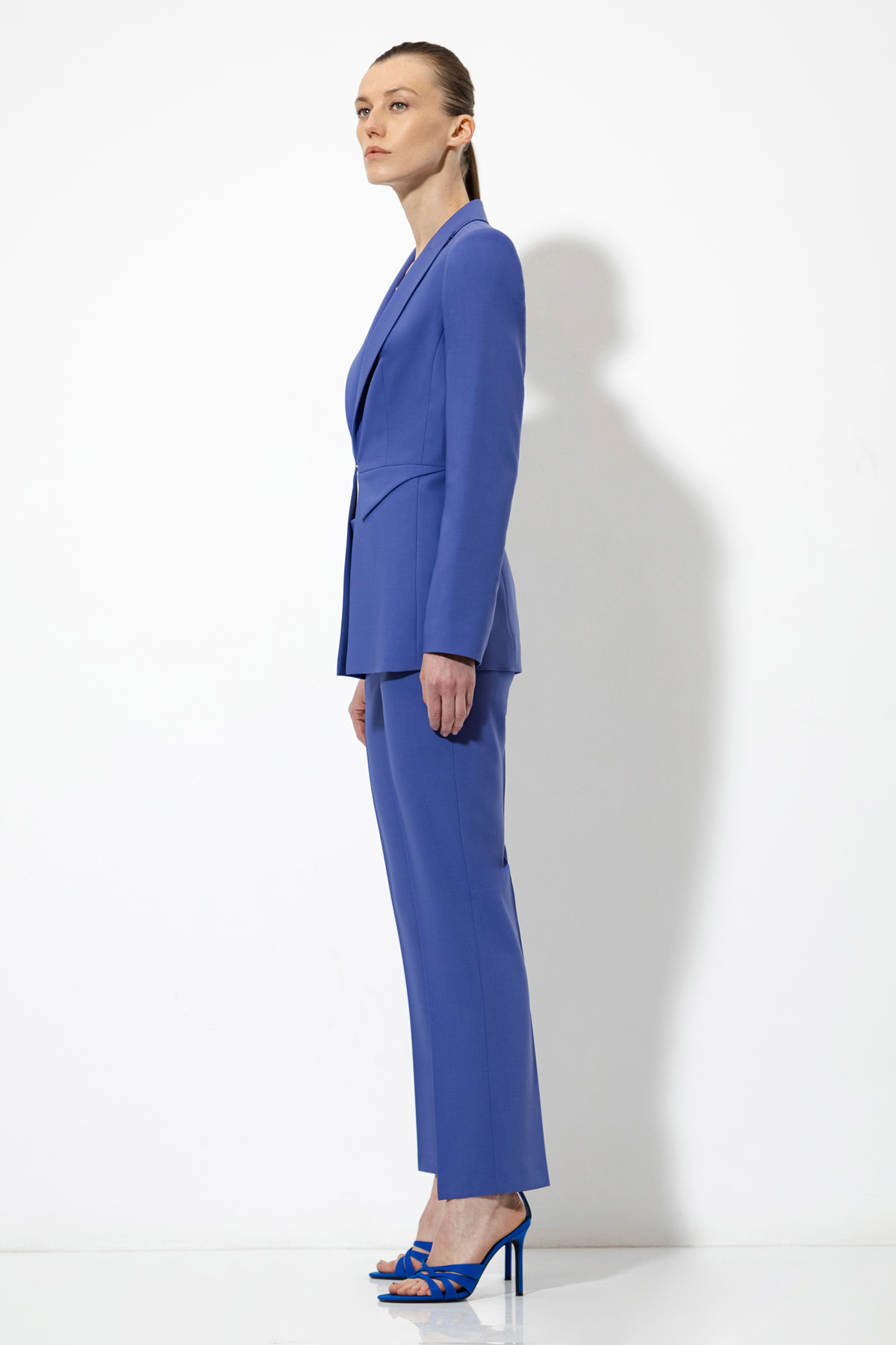 Приталенный жакет VASSA&Co, пол female, цвет violet