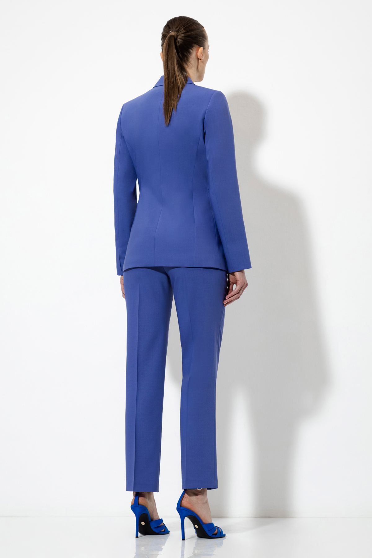 Приталенный жакет VASSA&Co, пол female, цвет violet