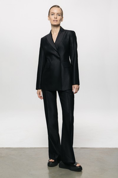 Приталенный жакет VASSA&Co, пол женский, цвет черный, фото №2