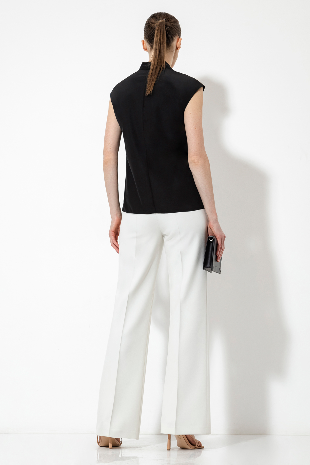 Блузка с V-образным вырезом VASSA&Co, пол женский, цвет черный, фото №2