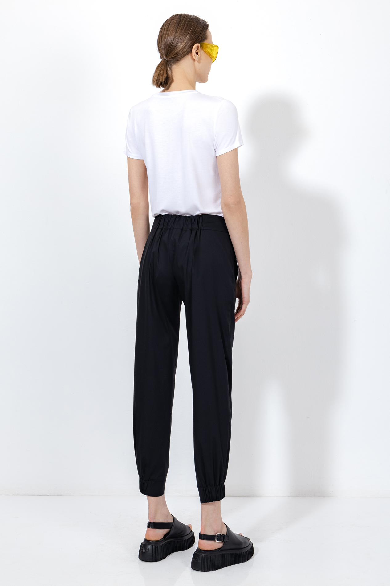 Брюки с манжетами VASSA&Co, пол женский, цвет черный