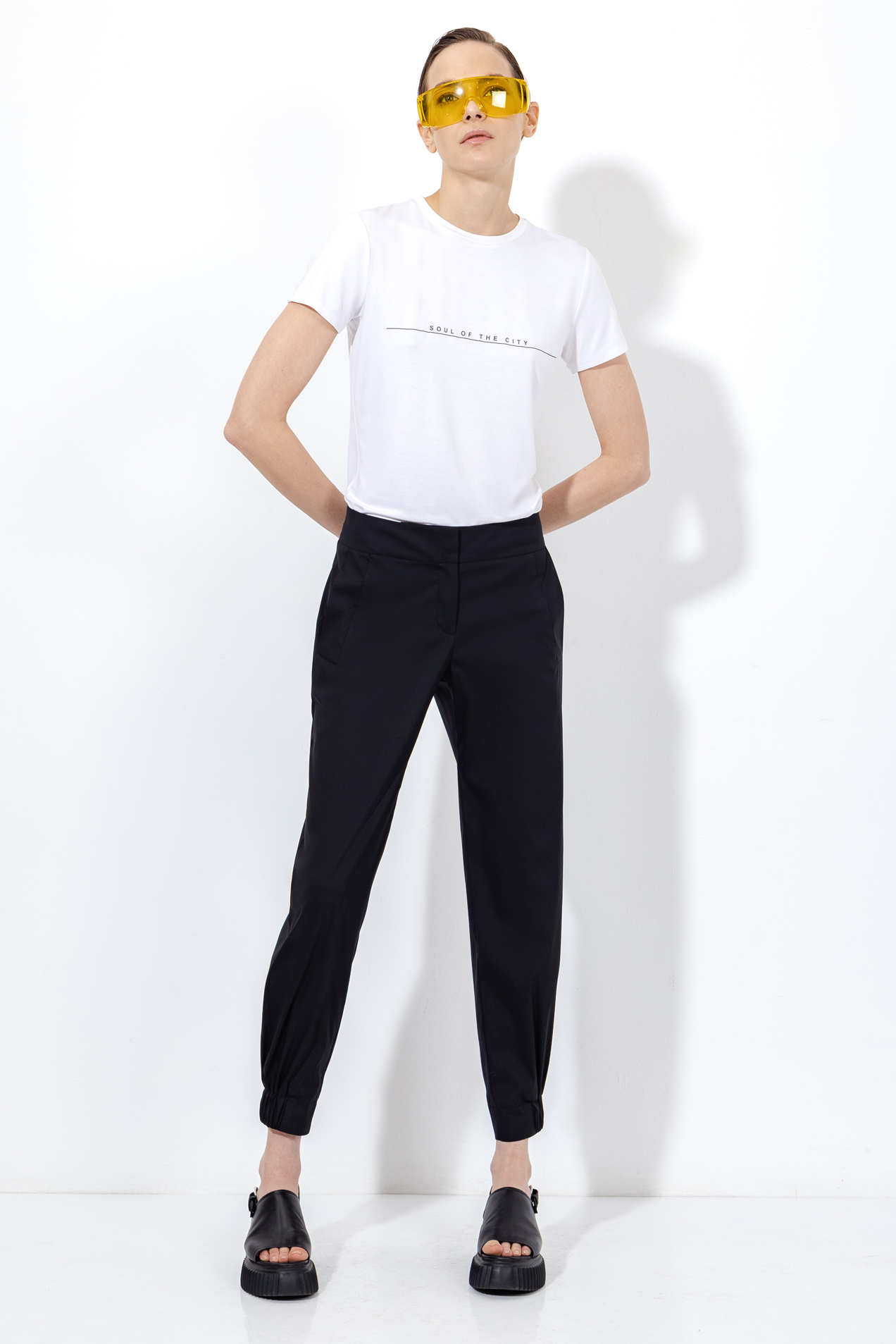 Брюки с манжетами VASSA&Co, пол женский, цвет черный