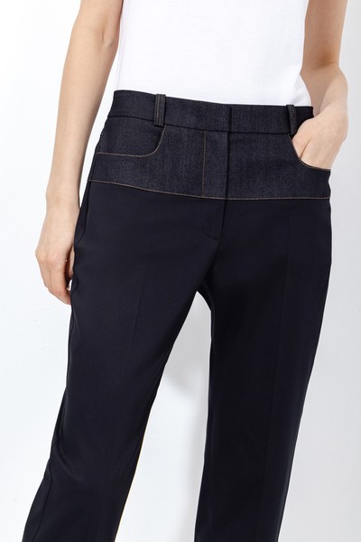 Брюки с кокеткой из денима VASSA&Co, пол женский, цвет черный, фото №3