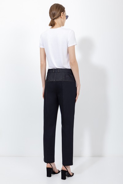 Брюки с кокеткой из денима VASSA&Co, пол женский, цвет черный, фото №5