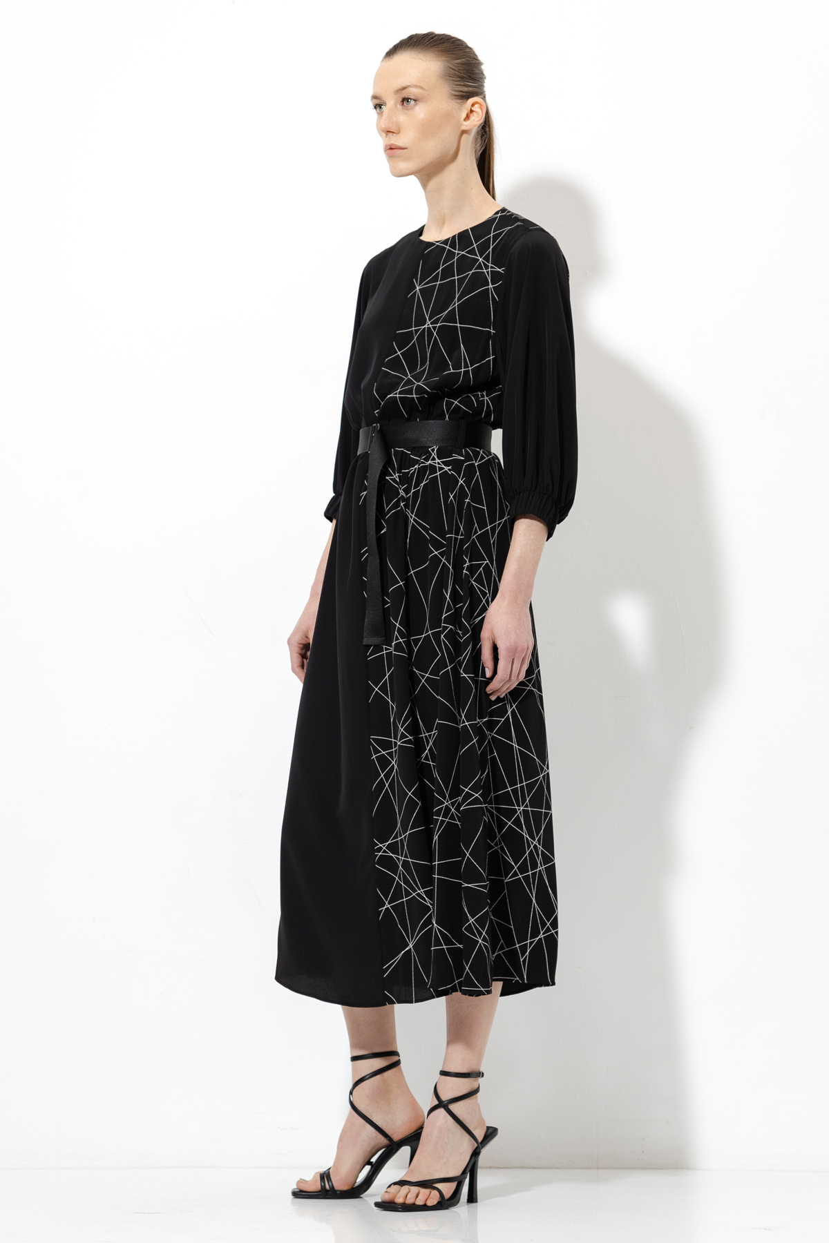 Платье с геометричным узором VASSA&Co, пол женский, цвет черный