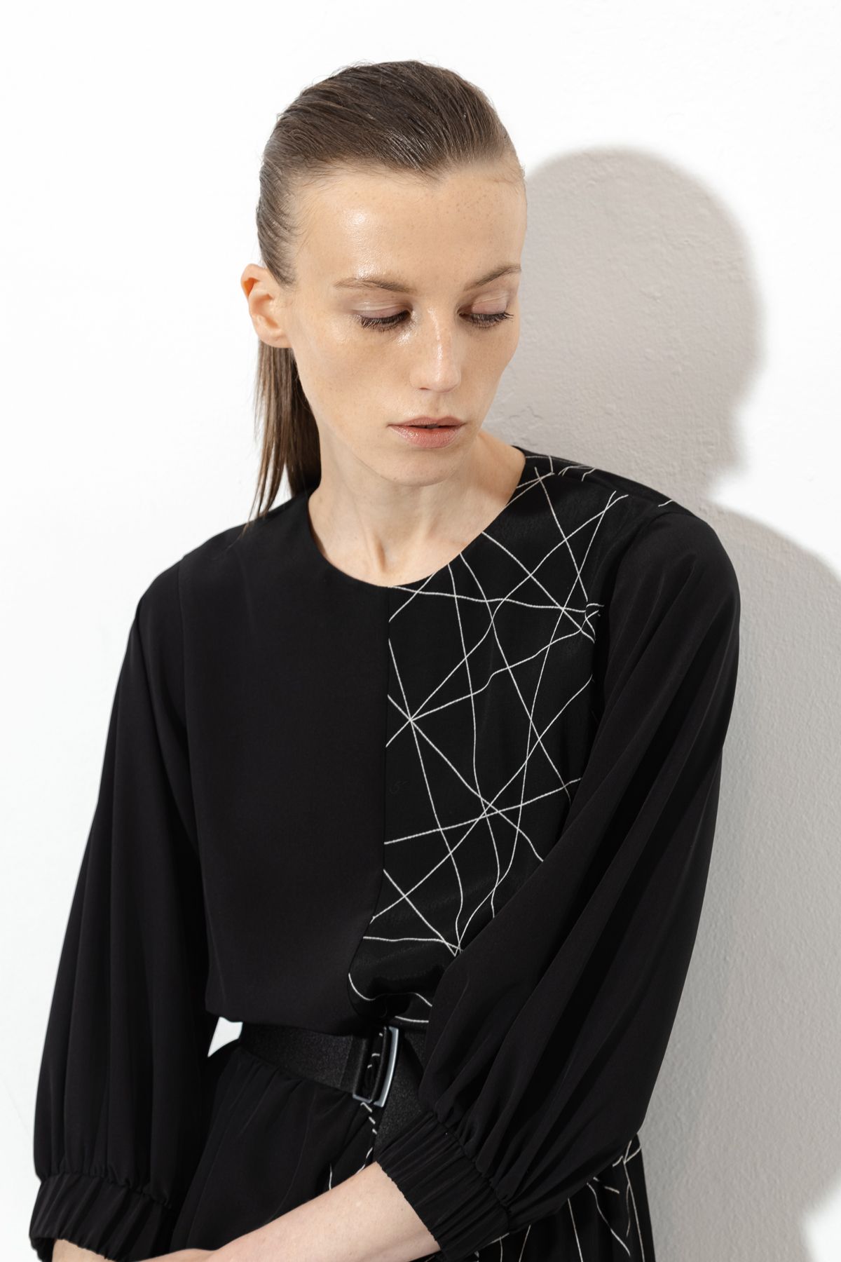 Платье с геометричным узором VASSA&Co, пол женский, цвет черный