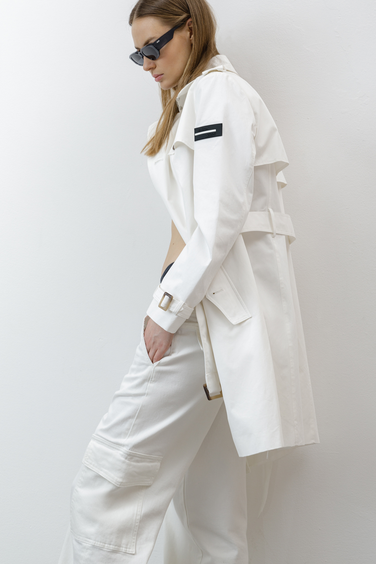 Укороченный тренч , пол женский, цвет белый, фото №3