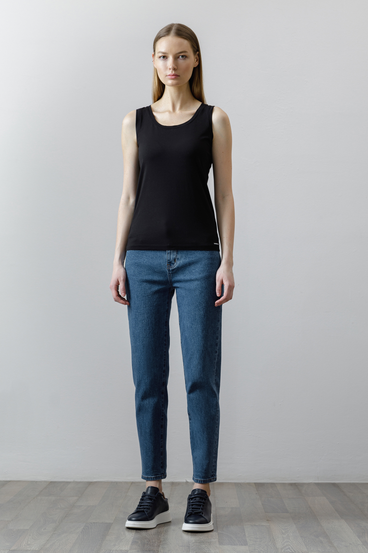 Топ VASSA CODE, пол женский, цвет черный