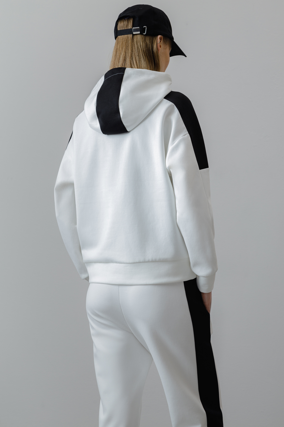 Худи с контрастными вставками , пол женский, цвет белый