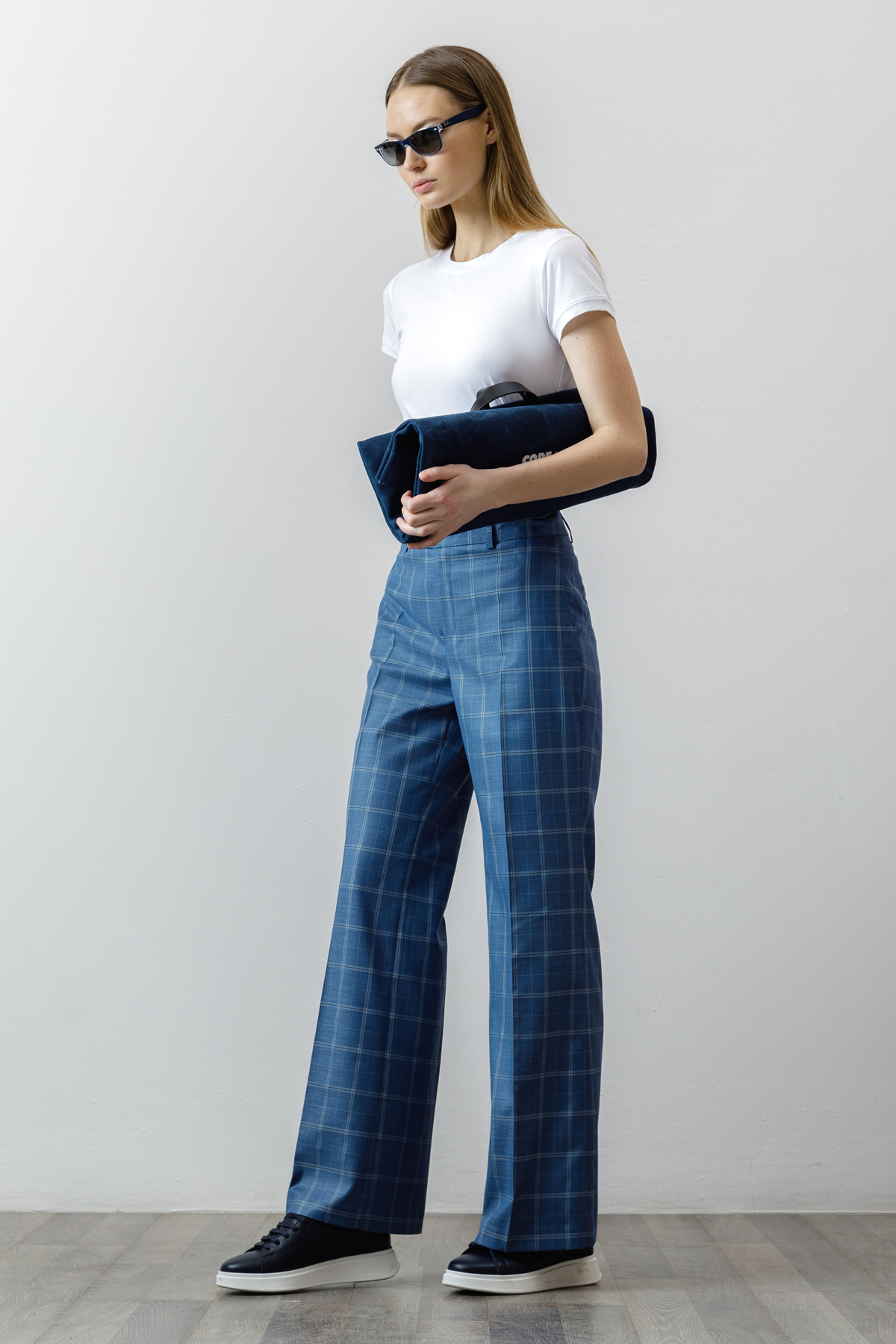Брюки в клетку VASSA CODE, пол женский, цвет голубой