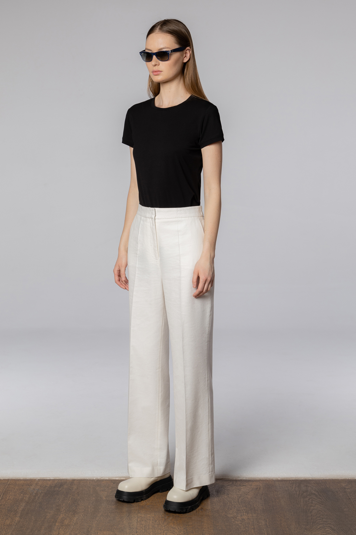 Брюки из хлопка и льна , пол женский, цвет белый