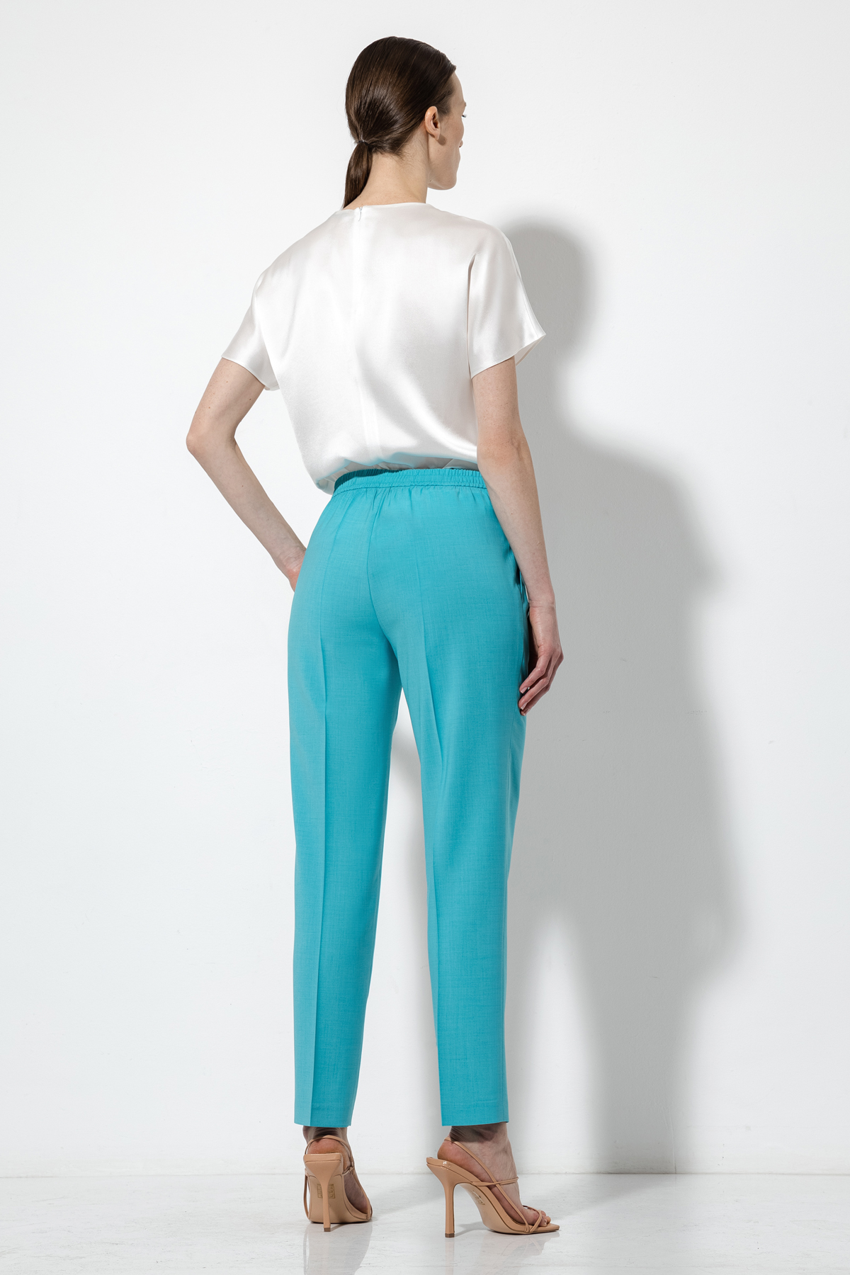 Зауженные брюки VASSA&Co, пол женский, цвет голубой, фото №2