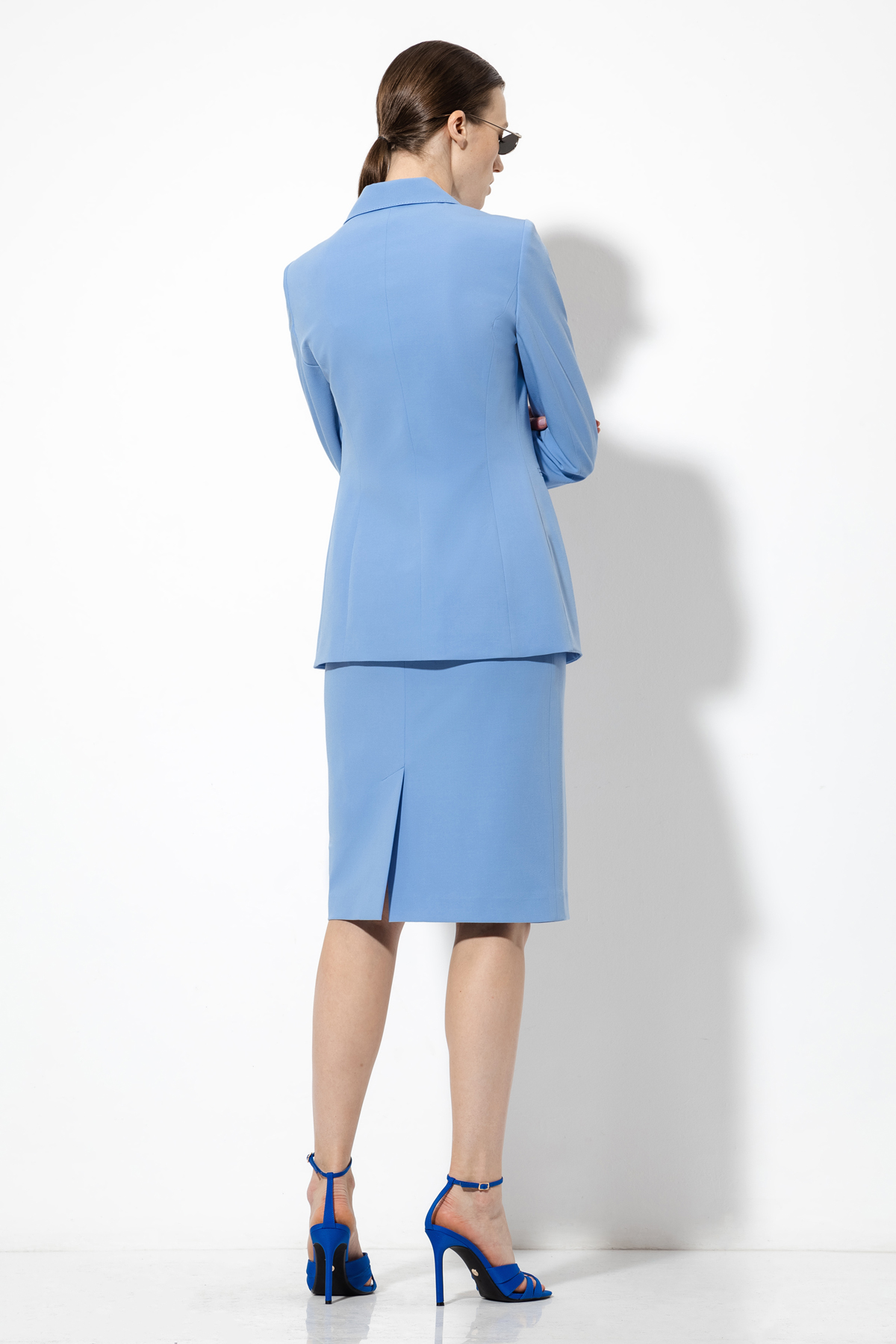 Приталенный жакет VASSA&Co, пол женский, цвет синий