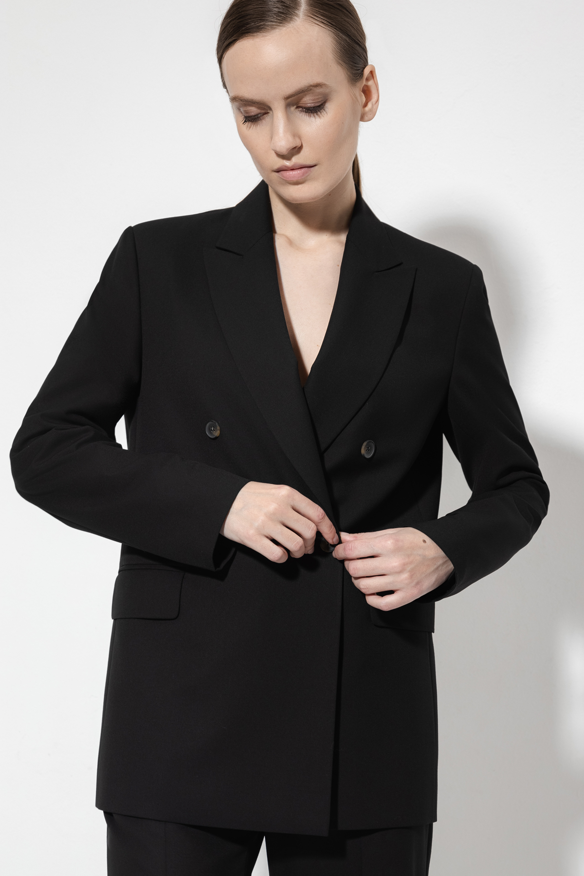 Двубортный жакет VASSA&Co, пол женский, цвет черный