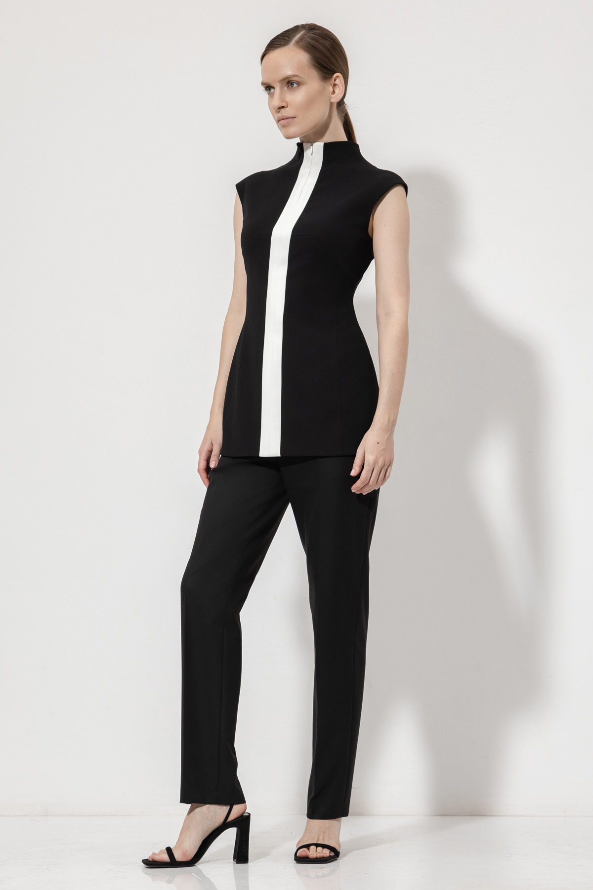 Жилет VASSA&Co, пол женский, цвет черный