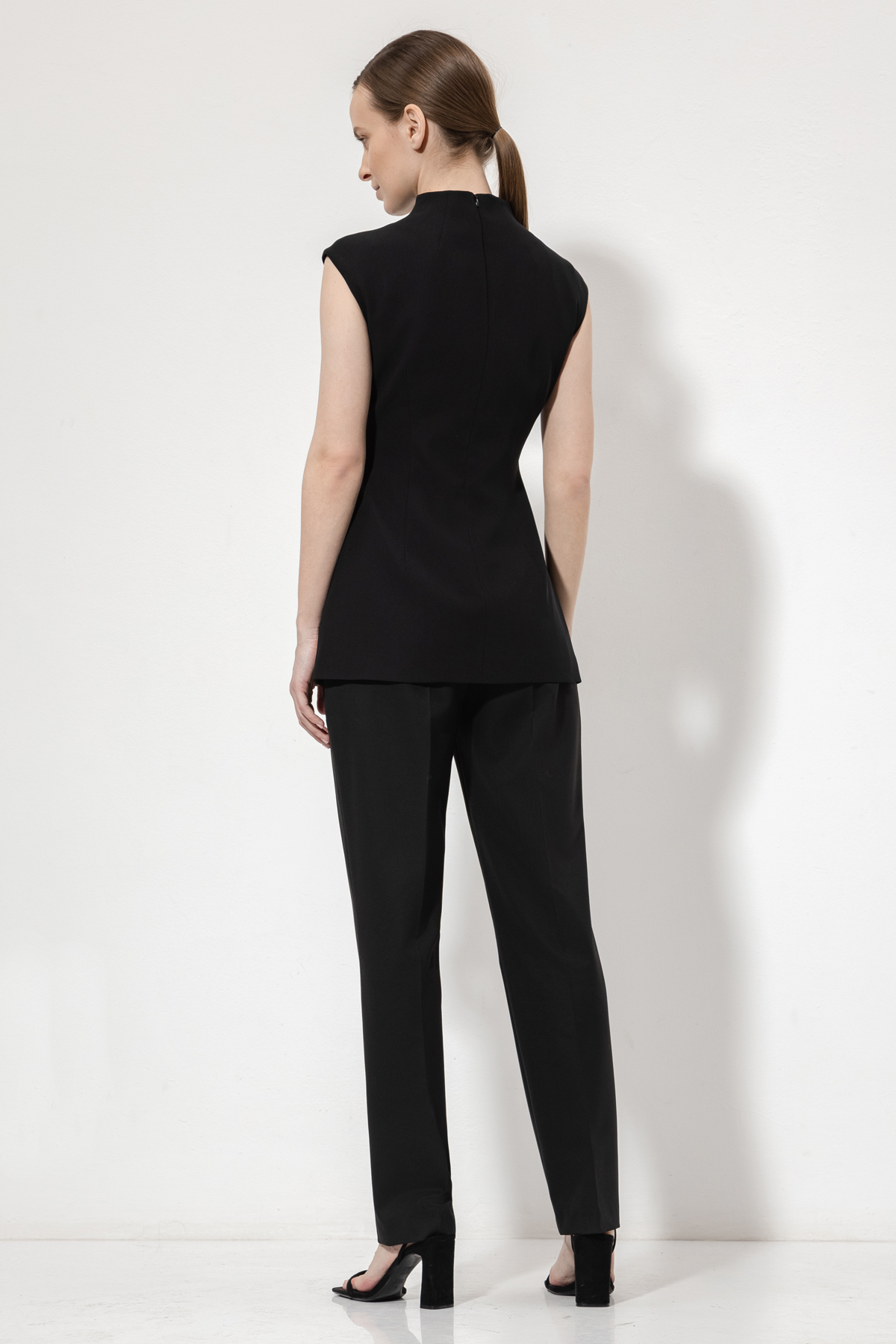 Жилет VASSA&Co, пол женский, цвет черный