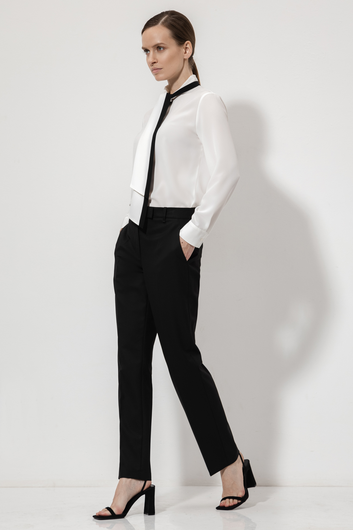 Блузка с воротником-шарфом VASSA&Co, пол женский, цвет белый