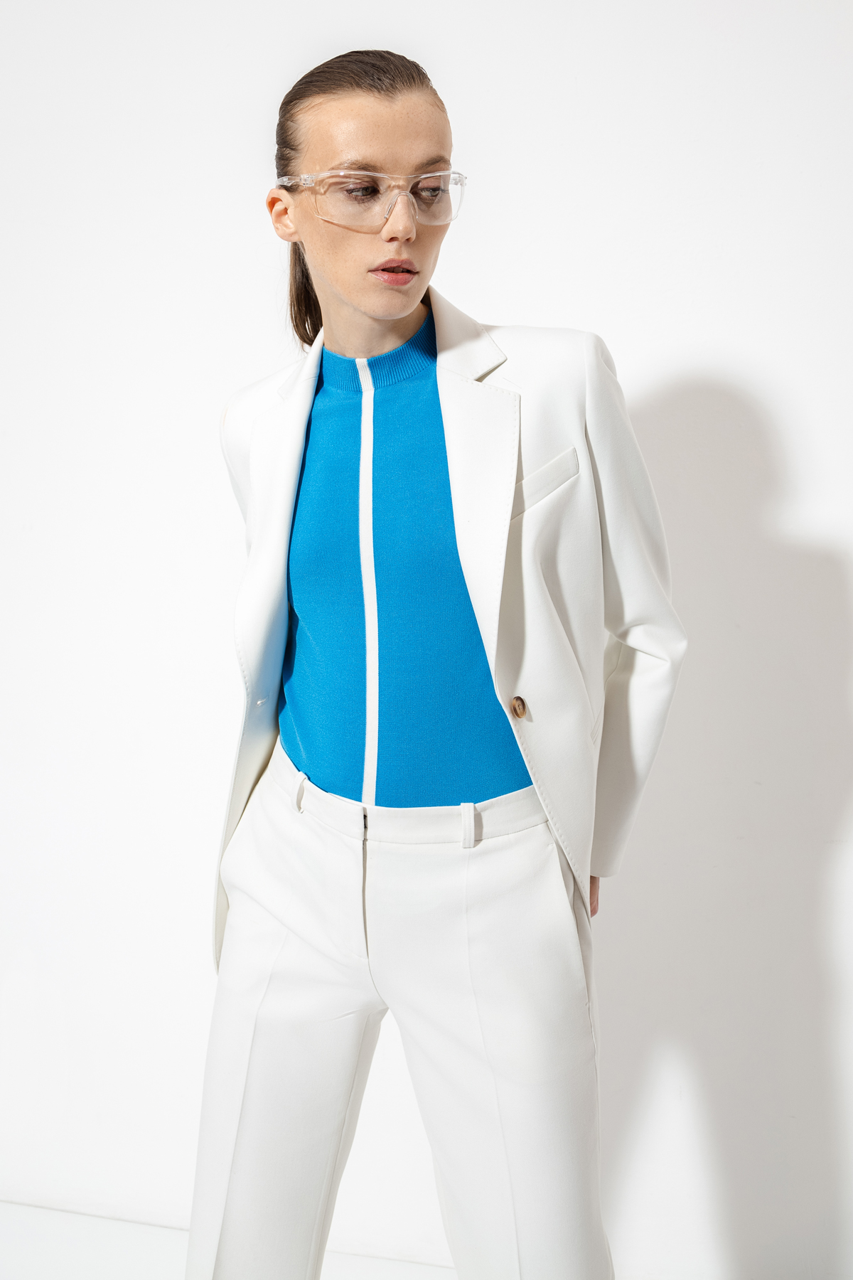 Джемпер с контрастной полосой VASSA&Co, пол female, цвет синий