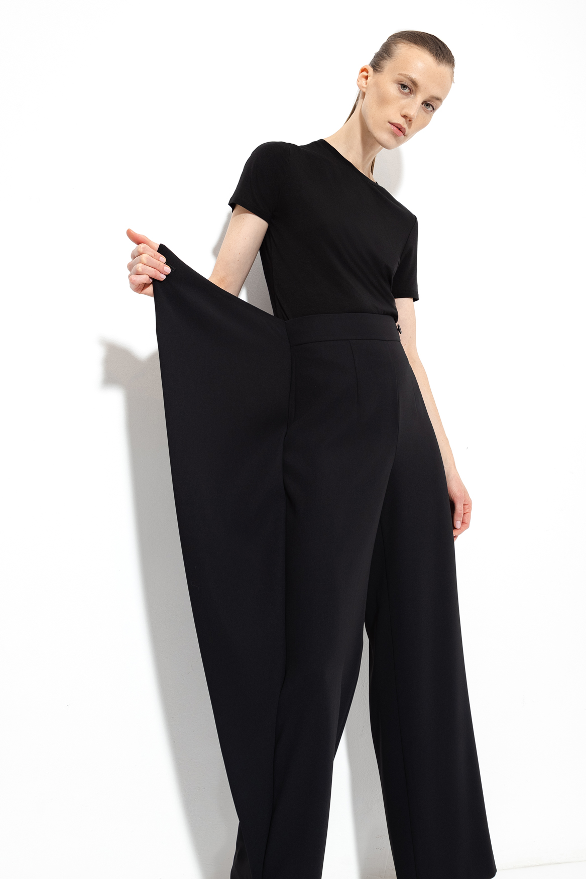 Брюки с имитацией запаха VASSA&Co, пол женский, цвет черный