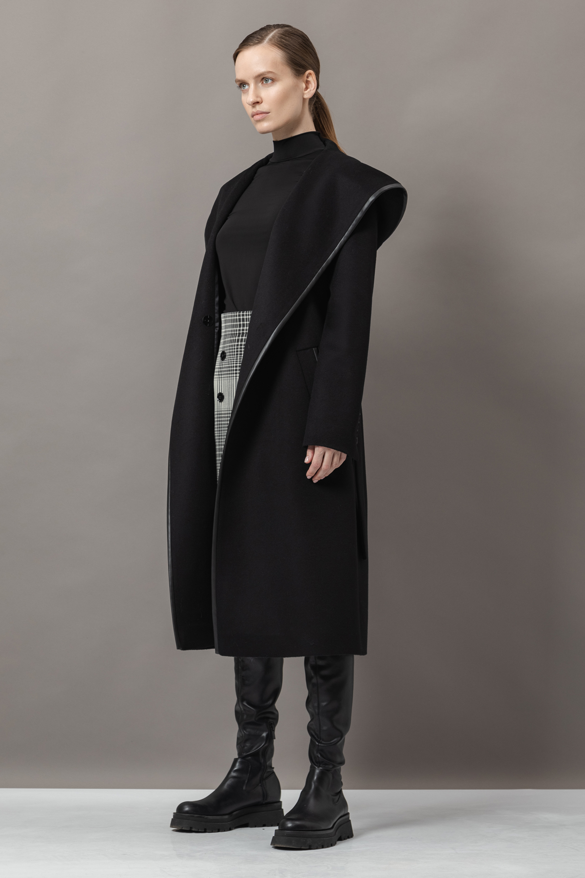 Пальто с капюшоном VASSA&Co, пол женский, цвет черный