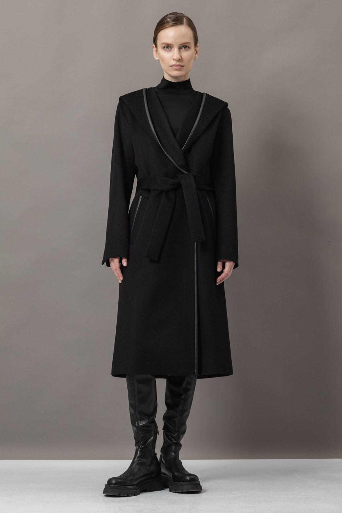 Пальто с капюшоном VASSA&Co, пол женский, цвет черный