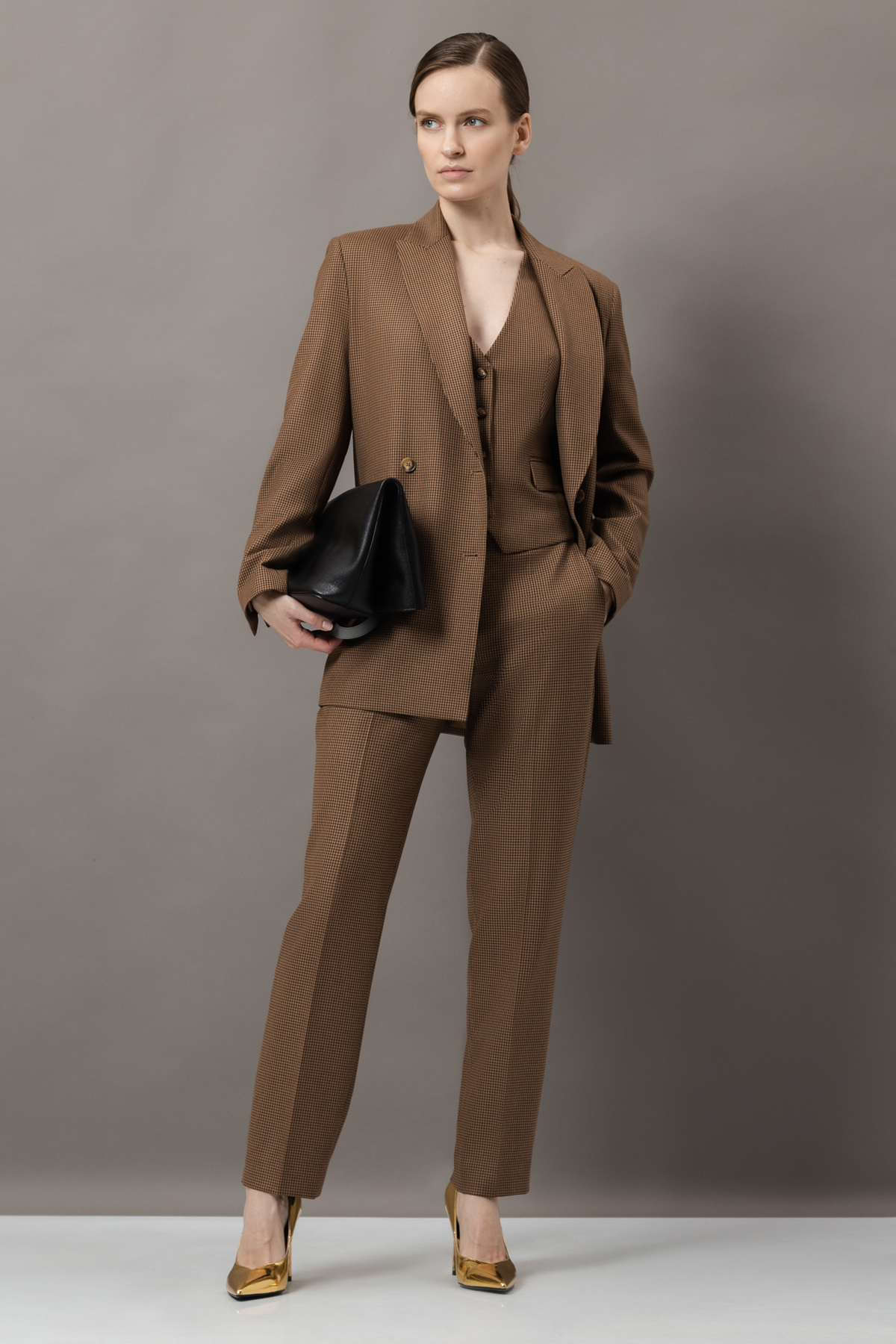 Брюки в мелкую клетку VASSA&Co, пол женский, цвет коричневый