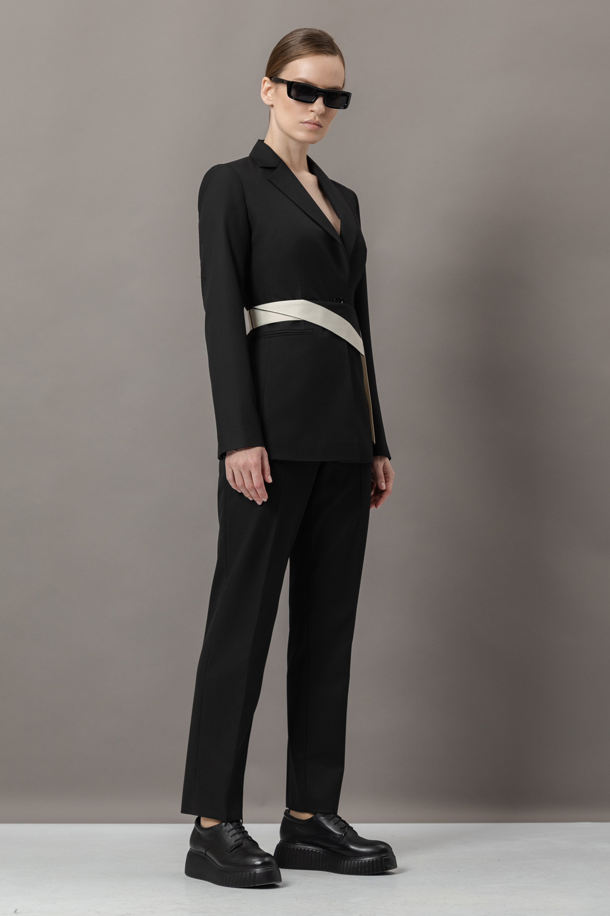 Жакет с контрастным поясом VASSA&Co, пол female, цвет black