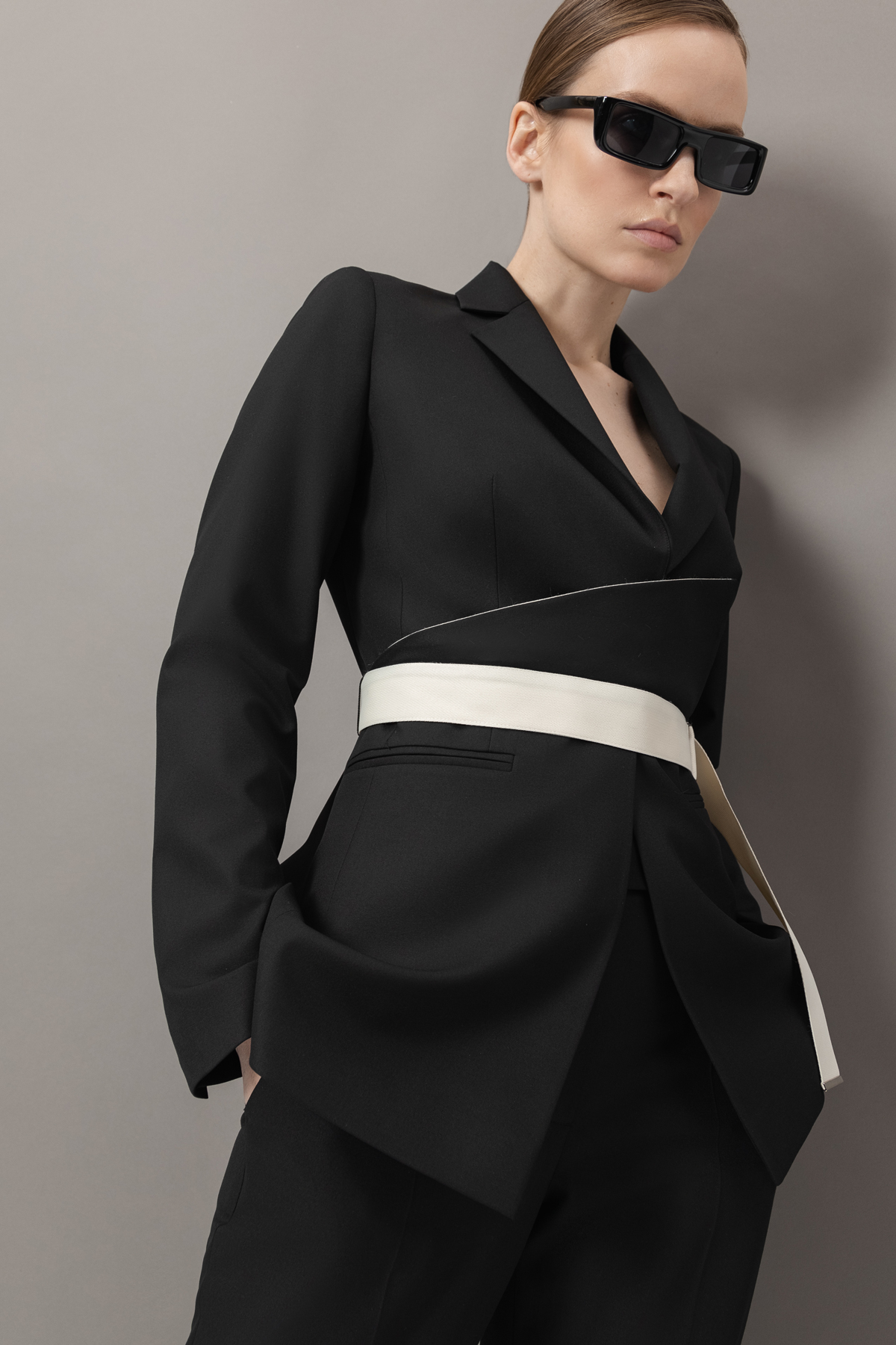 Жакет с контрастным поясом VASSA&Co, пол female, цвет black