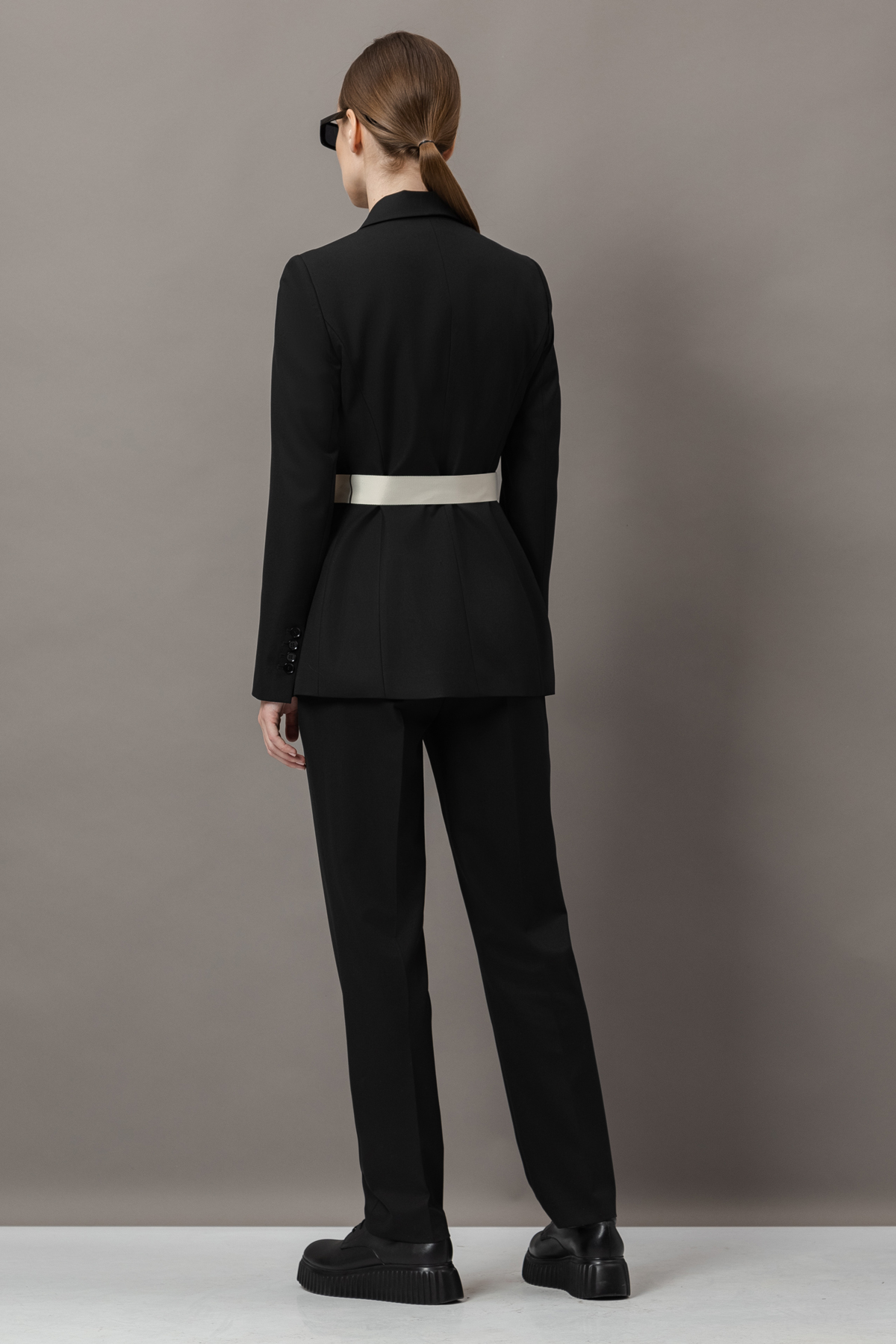 Жакет с контрастным поясом VASSA&Co, пол female, цвет black