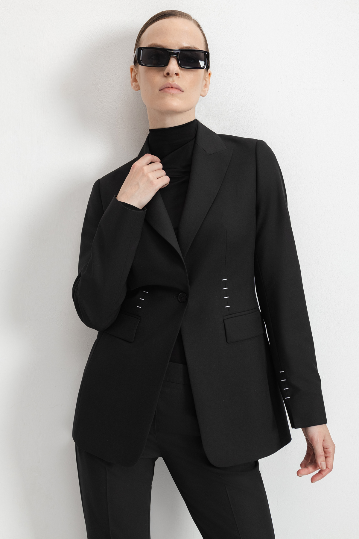 Жакет с графичной вышивкой VASSA&Co, пол женский, цвет черный