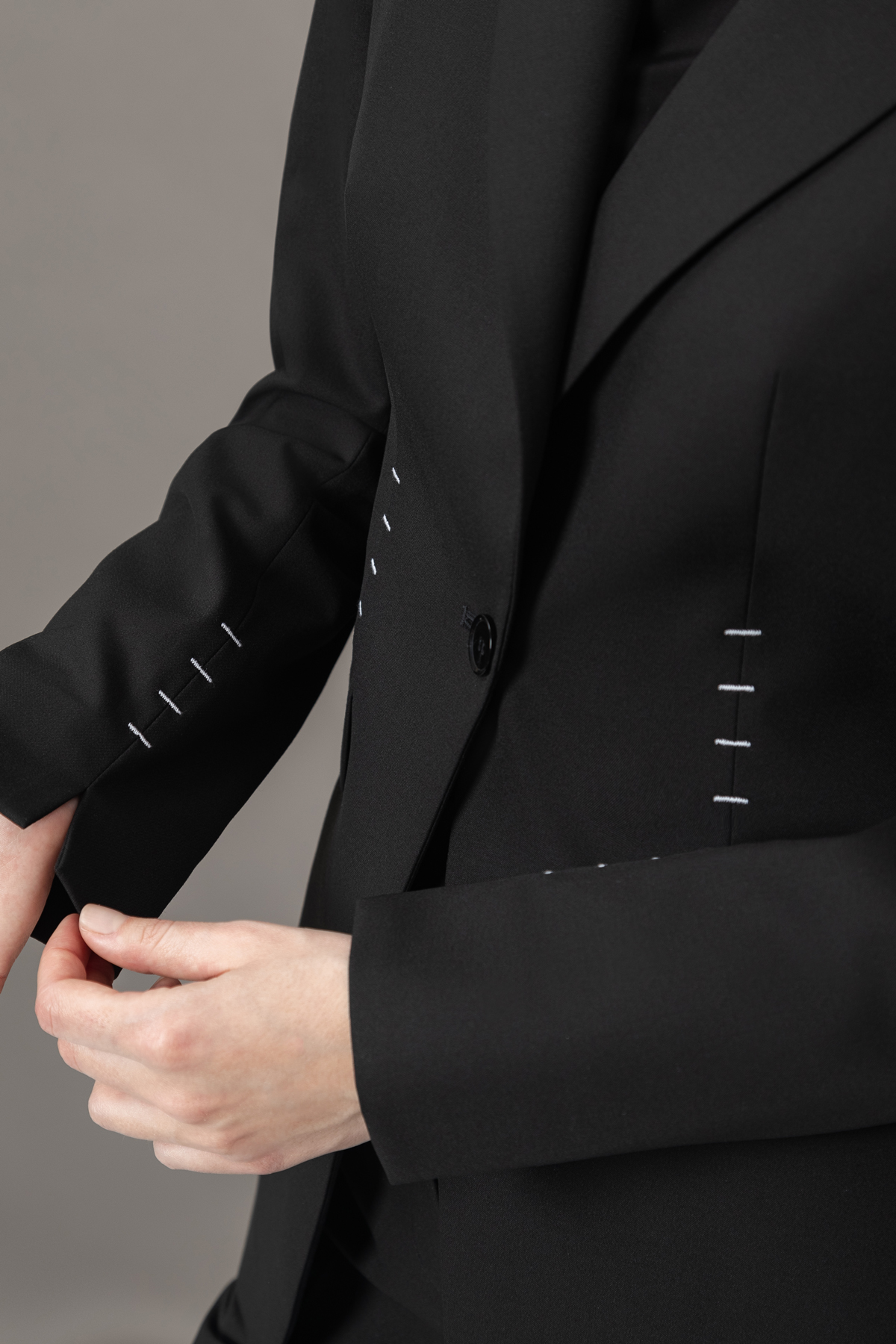 Жакет с графичной вышивкой VASSA&Co, пол женский, цвет черный