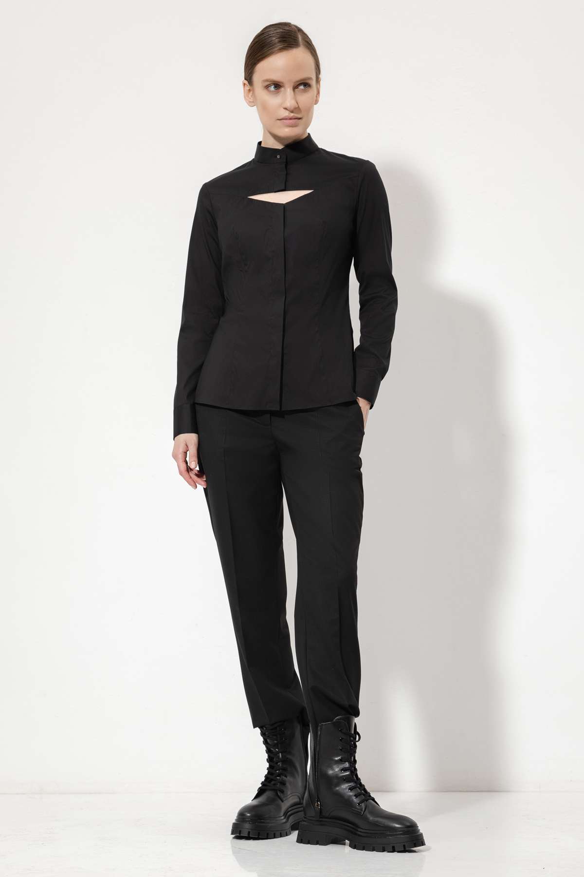 Блузка с фигурным вырезом VASSA&Co, пол female, цвет black